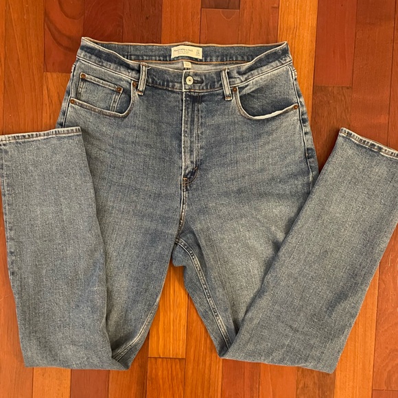 ⭐️ 3/$35 Abercrombie & Fitch Slim Straight Ultra High Rise Curve Love Jeans 14L - Picture 1 of 7